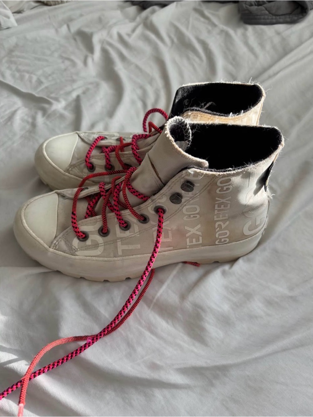 GORE-TEX Off-White  High-Top Sneakers with Pink Laces